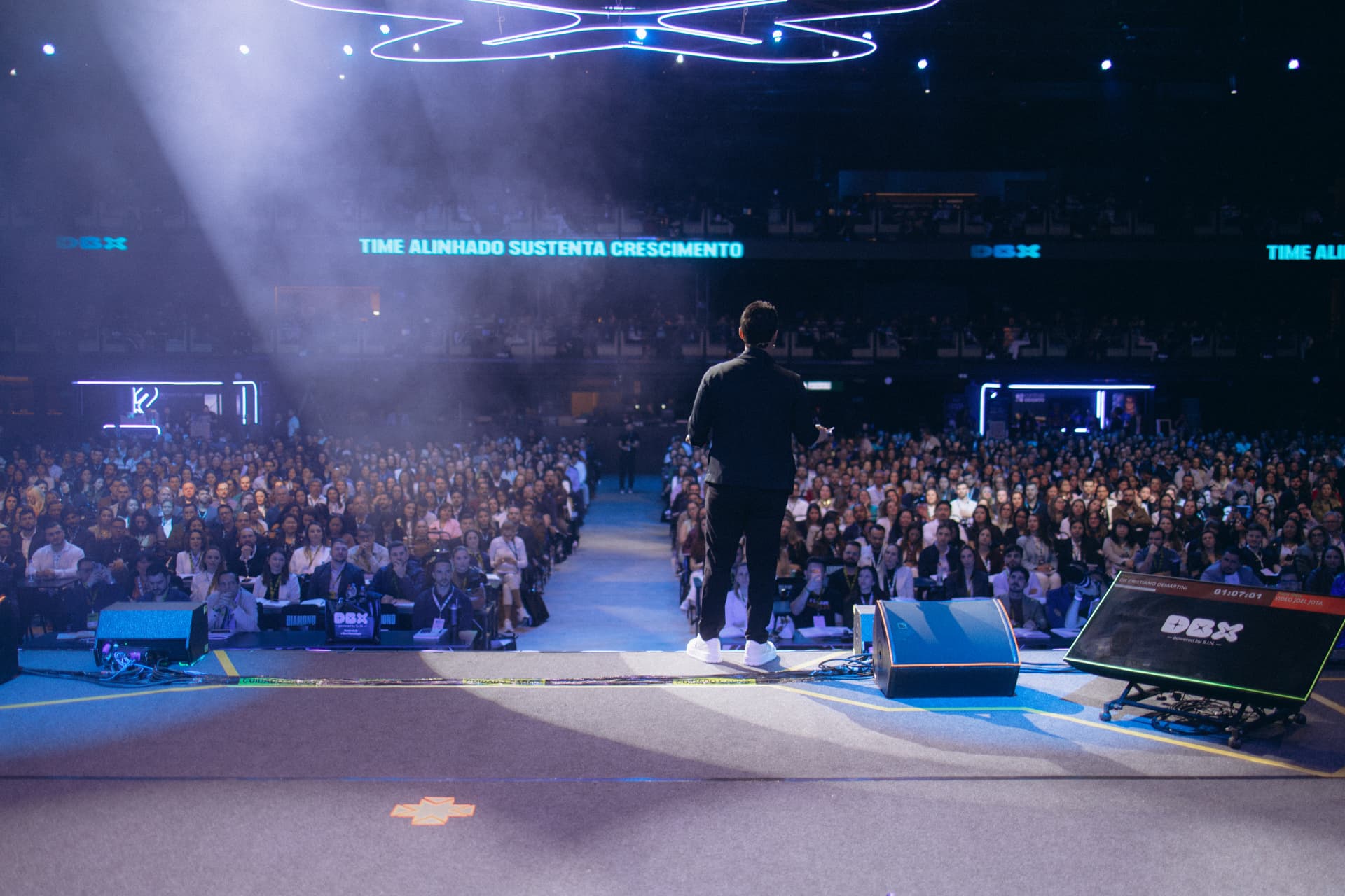 Palco principal do evento DBX com plateia lotada